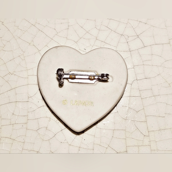 Signed Lenox Vintage Heart With Dove Brooch Porcelain Pin - Picture 3 of 5